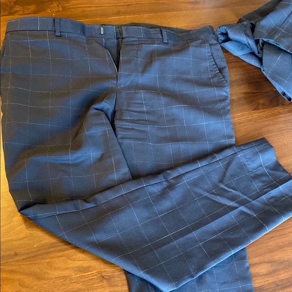 Hugo boss - Men's Navy Checkered Suit - 40R - Picture 9 of 16